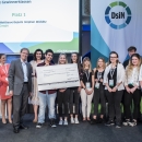 DsiN-Vorstand Stephan Micklitz, Director of Engineering bei Wettbewerbspaten Google mit der Gewinnerklasse von myDigitalWorld 2019