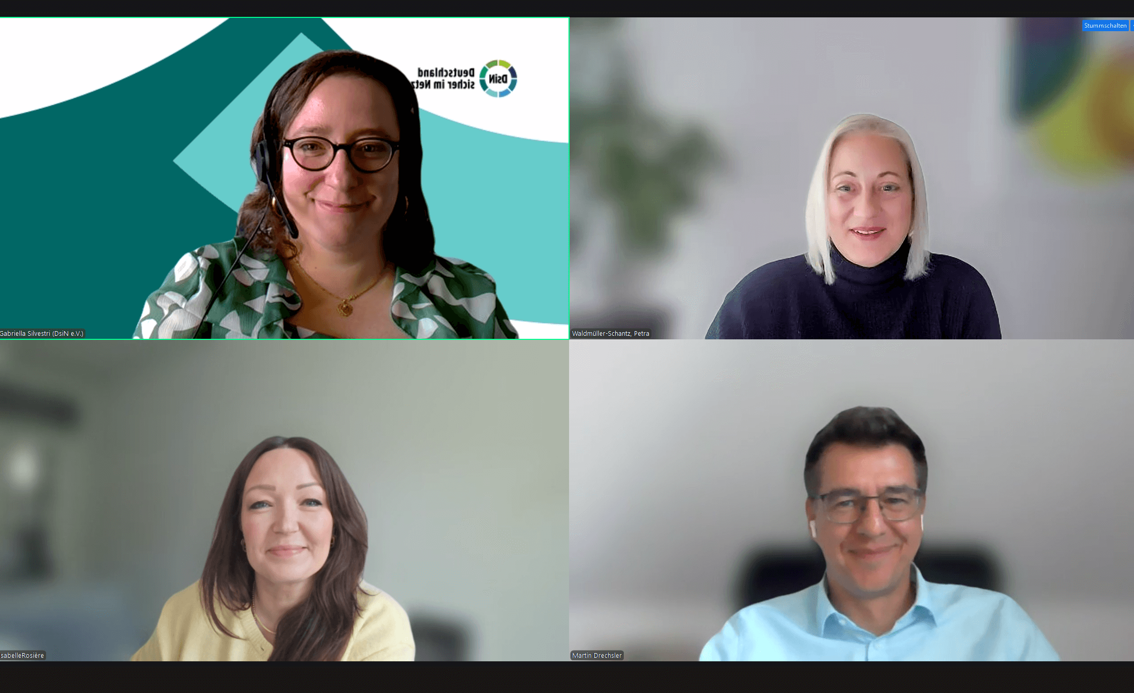 Screenshot vom zweiten DsiN_Deep Dive Format zum Thema Digital Safety Act mit DsiN-Mitarbeiterin Gabriella Silvestri (Mitgliederbetreuung), Petra Waldmüller-Schantz (Governikus), DsiN-Geschäftsführerin Isabelle Rosière und Martin Drechsler (FSM – Freiwillige Selbstkontrolle Multimedia-Diensteanbieter)