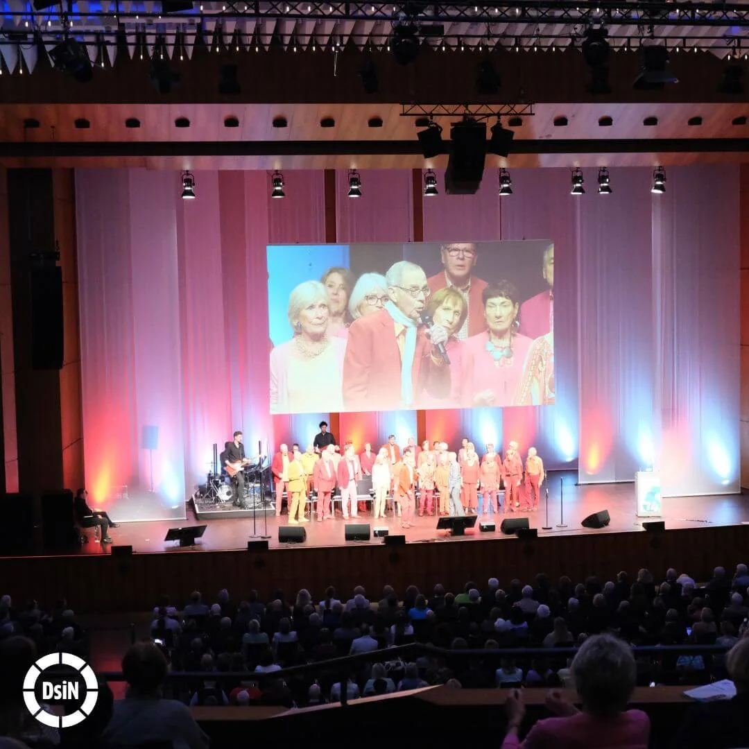Der Seniorenchor "Heaven Can Wait" sorgt für musikalische Unterhaltung