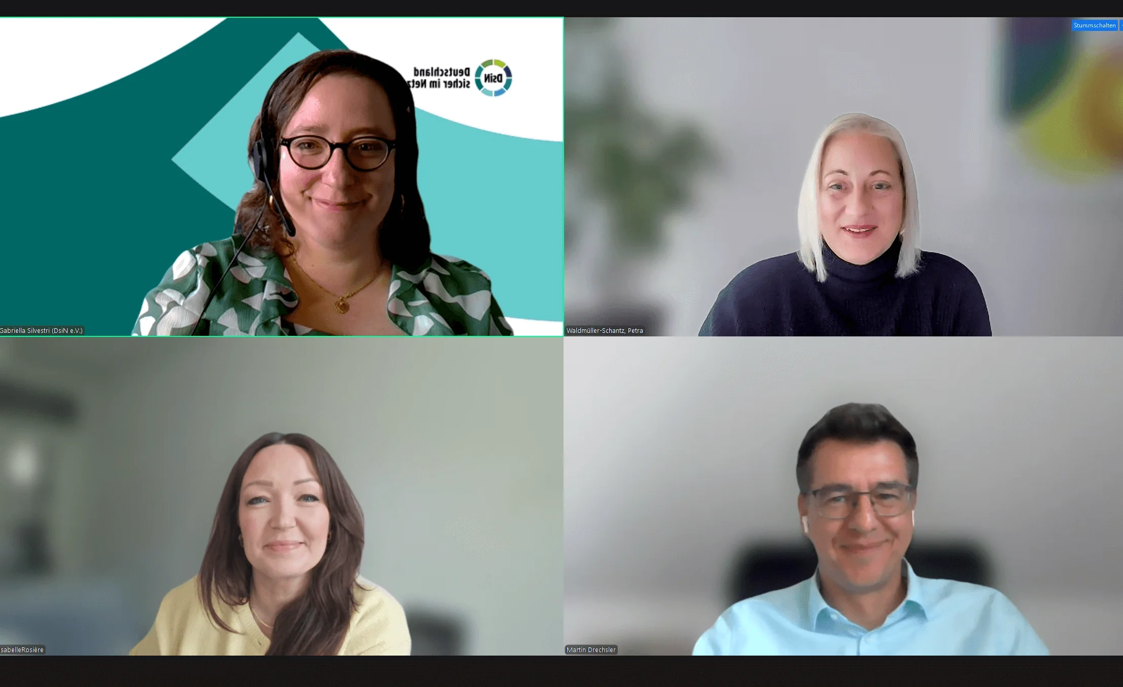Screenshot vom zweiten DsiN_Deep Dive Format zum Thema Digital Safety Act mit DsiN-Mitarbeiterin Gabriella Silvestri (Mitgliederbetreuung), Petra Waldmüller-Schantz (Governikus), DsiN-Geschäftsführerin Isabelle Rosière und Martin Drechsler (FSM – Freiwillige Selbstkontrolle Multimedia-Diensteanbieter)